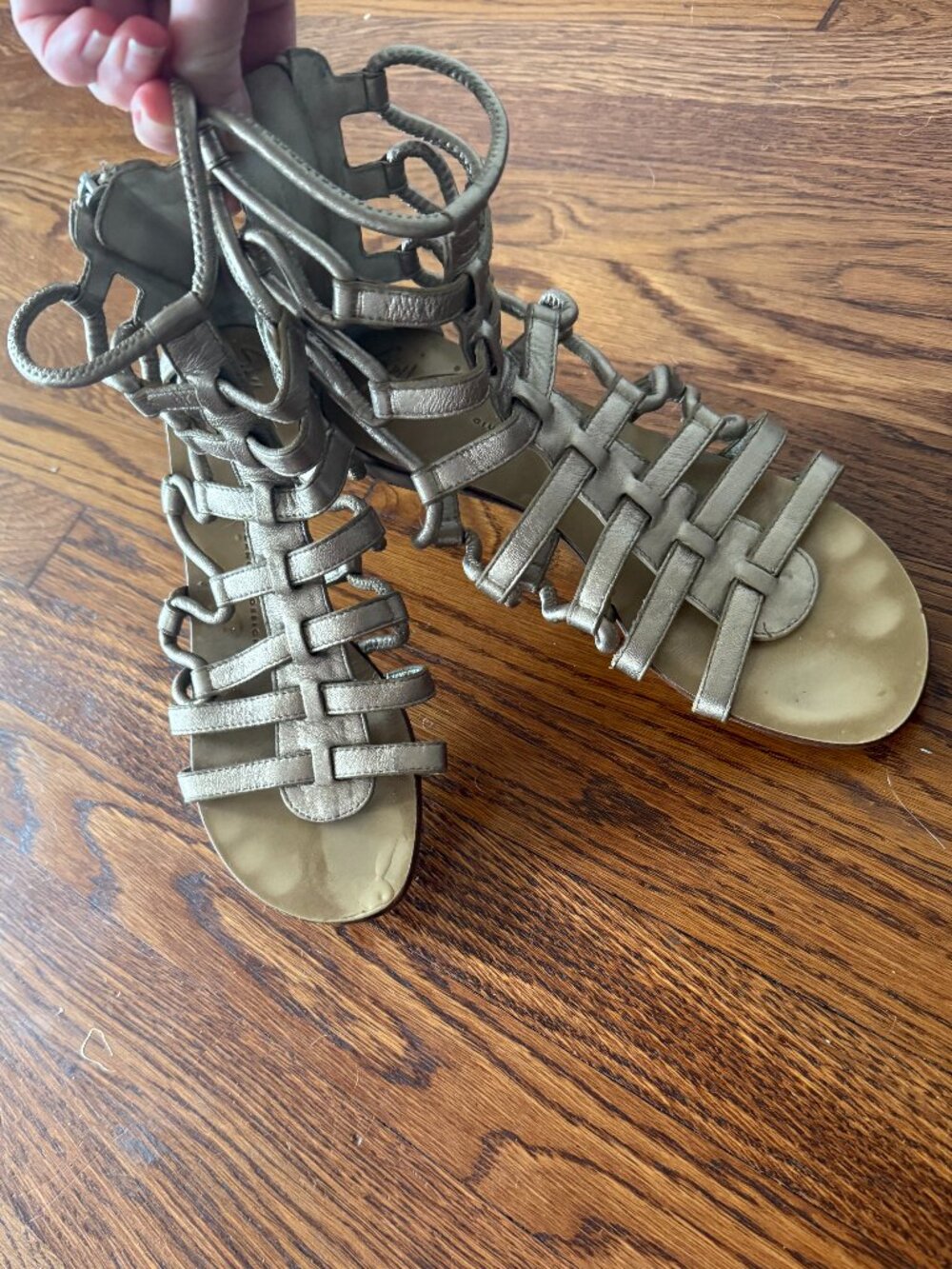 Vero Cuoio metallic champagne colored Y2K leather gladiator sandals size 37 1/2